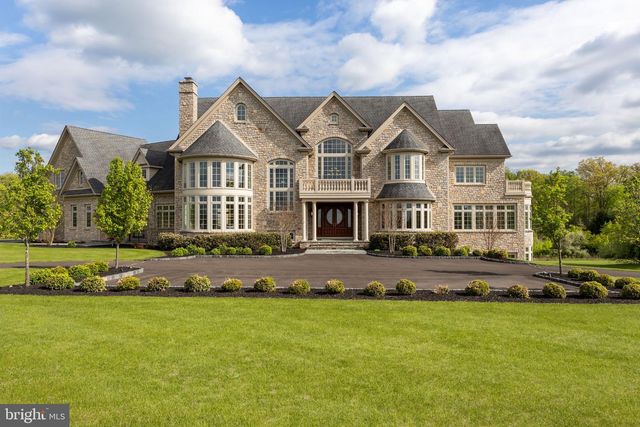 10 STONEBRIDGE CROSSING RD, Newtown, PA 18940