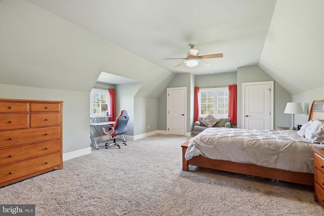 10 STONEBRIDGE CROSSING RD, Newtown, PA 18940