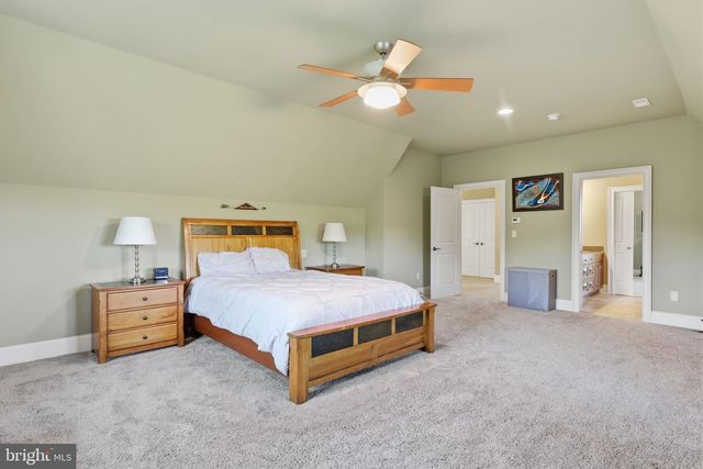 10 STONEBRIDGE CROSSING RD, Newtown, PA 18940