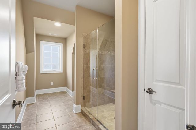 10 STONEBRIDGE CROSSING RD, Newtown, PA 18940