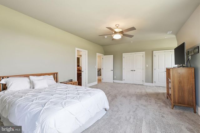 10 STONEBRIDGE CROSSING RD, Newtown, PA 18940