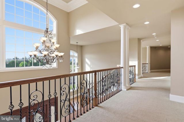 10 STONEBRIDGE CROSSING RD, Newtown, PA 18940