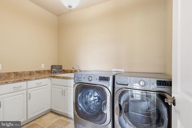 10 STONEBRIDGE CROSSING RD, Newtown, PA 18940