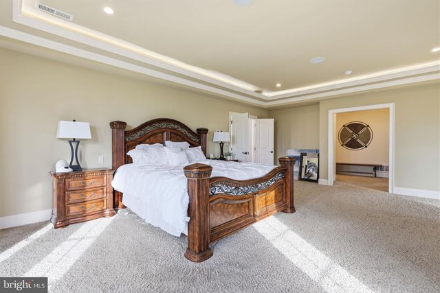 10 STONEBRIDGE CROSSING RD, Newtown, PA 18940