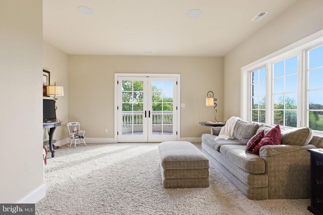 10 STONEBRIDGE CROSSING RD, Newtown, PA 18940