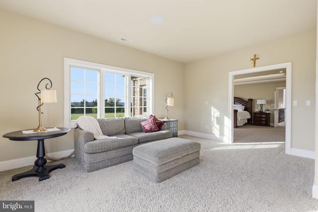 10 STONEBRIDGE CROSSING RD, Newtown, PA 18940
