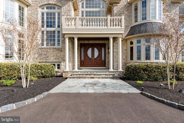 10 STONEBRIDGE CROSSING RD, Newtown, PA 18940