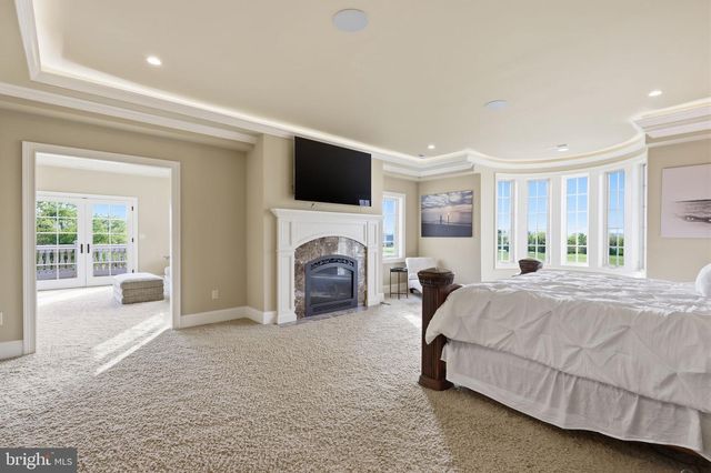 10 STONEBRIDGE CROSSING RD, Newtown, PA 18940