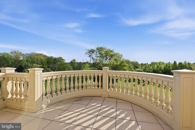 10 STONEBRIDGE CROSSING RD, Newtown, PA 18940