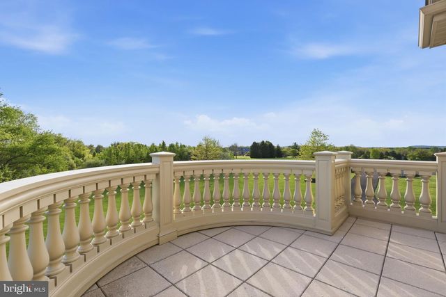 10 STONEBRIDGE CROSSING RD, Newtown, PA 18940