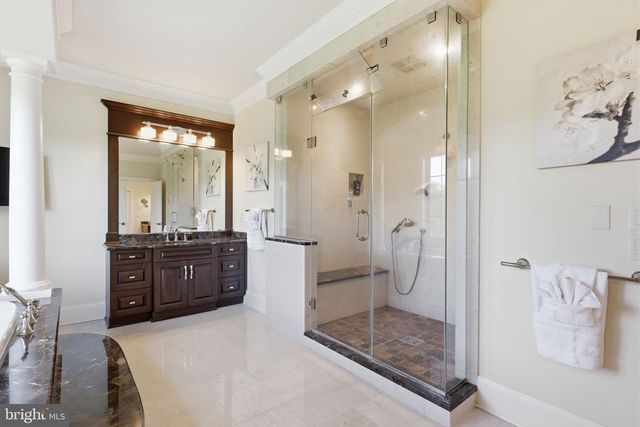 10 STONEBRIDGE CROSSING RD, Newtown, PA 18940