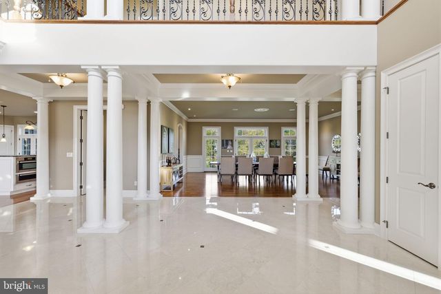 10 STONEBRIDGE CROSSING RD, Newtown, PA 18940