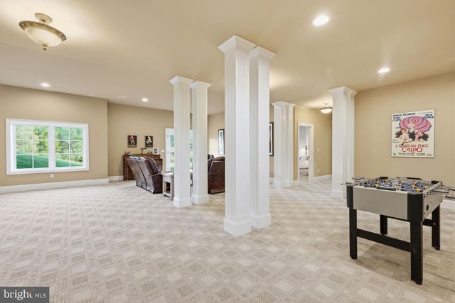 10 STONEBRIDGE CROSSING RD, Newtown, PA 18940