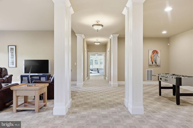 10 STONEBRIDGE CROSSING RD, Newtown, PA 18940
