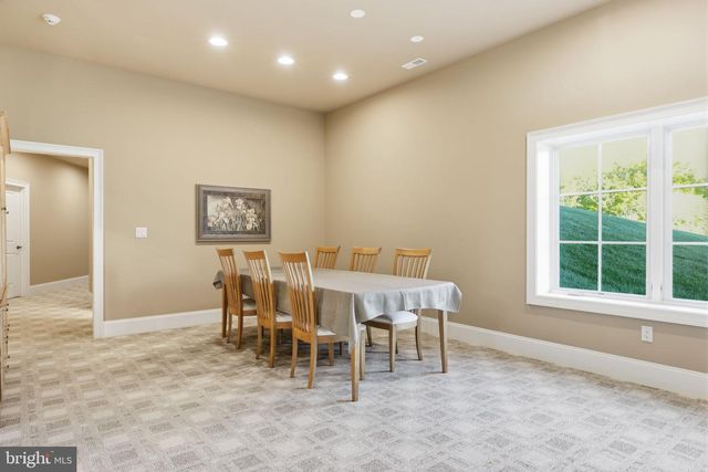 10 STONEBRIDGE CROSSING RD, Newtown, PA 18940