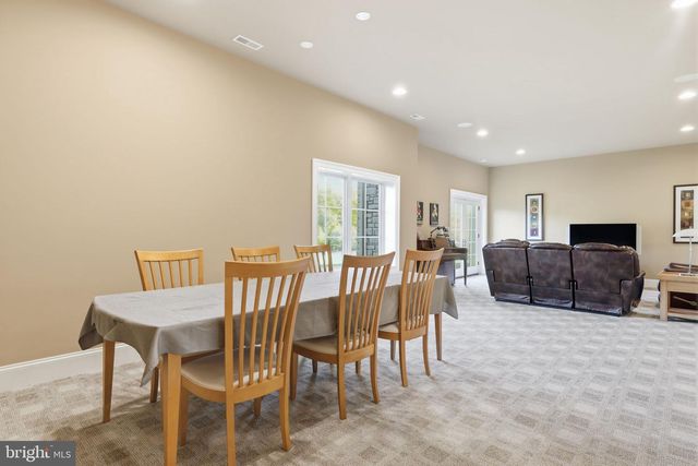 10 STONEBRIDGE CROSSING RD, Newtown, PA 18940