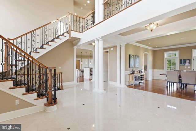 10 STONEBRIDGE CROSSING RD, Newtown, PA 18940