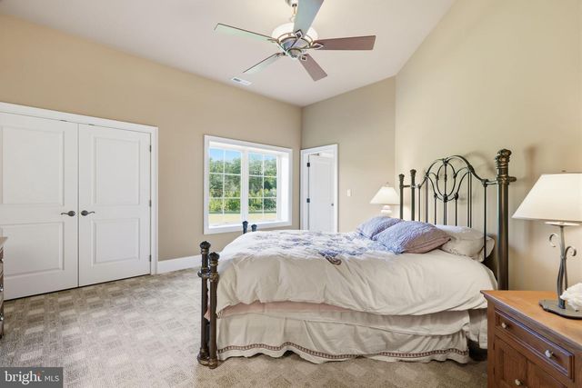 10 STONEBRIDGE CROSSING RD, Newtown, PA 18940