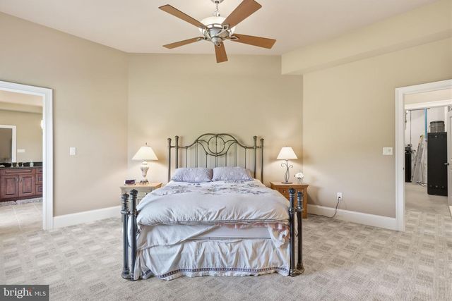10 STONEBRIDGE CROSSING RD, Newtown, PA 18940