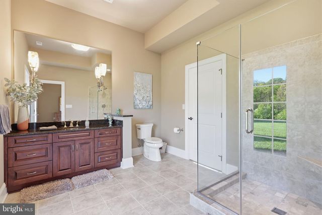 10 STONEBRIDGE CROSSING RD, Newtown, PA 18940