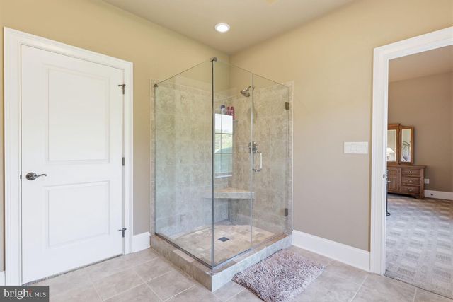 10 STONEBRIDGE CROSSING RD, Newtown, PA 18940