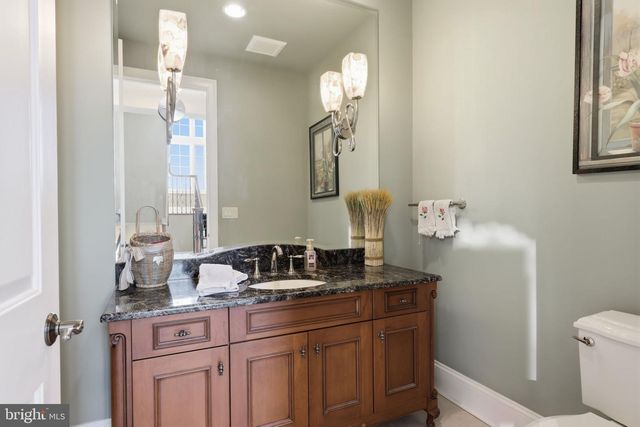 10 STONEBRIDGE CROSSING RD, Newtown, PA 18940