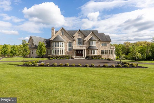 10 STONEBRIDGE CROSSING RD, Newtown, PA 18940