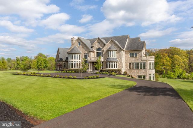 10 STONEBRIDGE CROSSING RD, Newtown, PA 18940