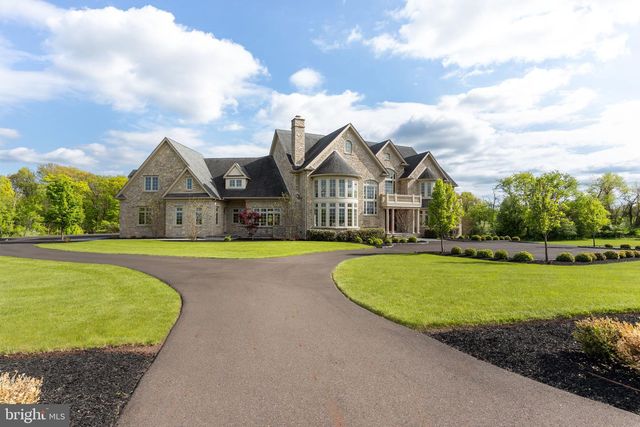 10 STONEBRIDGE CROSSING RD, Newtown, PA 18940