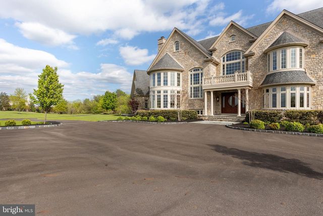 10 STONEBRIDGE CROSSING RD, Newtown, PA 18940
