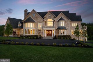 10 STONEBRIDGE CROSSING RD, Newtown, PA 18940
