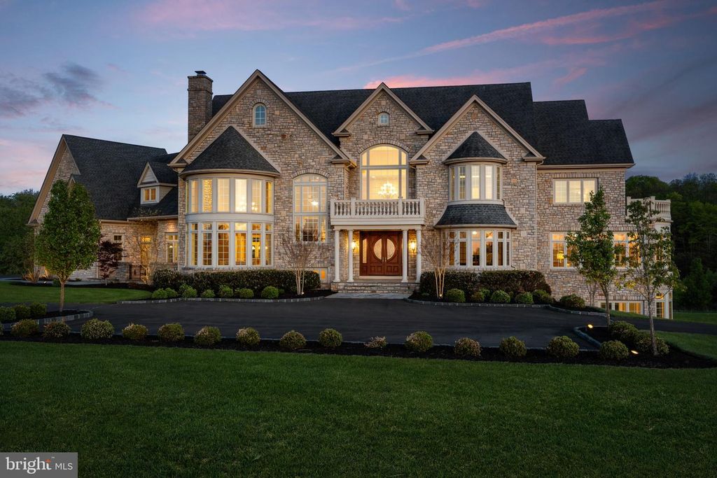 10 STONEBRIDGE CROSSING RD, Newtown, PA 18940