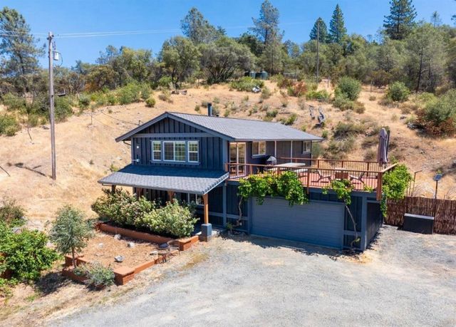 12233 Hilltop Dr, Grass Valley, CA 95949