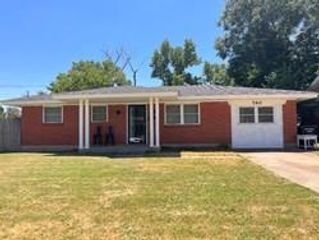 740 SW 4th Place, Moore, OK 73160