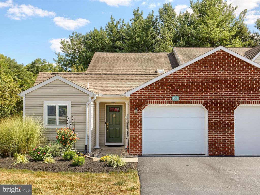 1240 SUMMITVIEW CT, New Cumberland, PA 17070