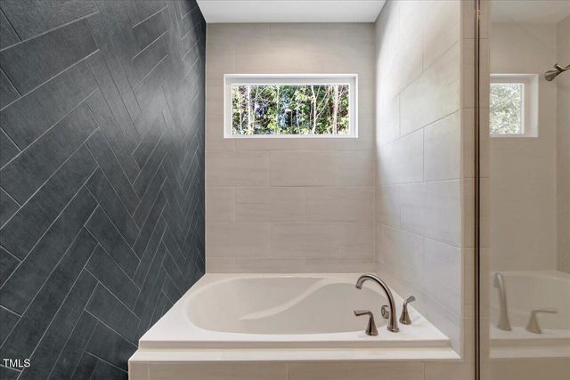 53 Stonewood Loop Lane, Henderson, NC 27537