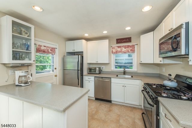 171 Skyline Lake Dr, Ringwood Boro, NJ 07456