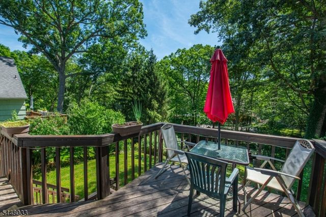 171 Skyline Lake Dr, Ringwood Boro, NJ 07456