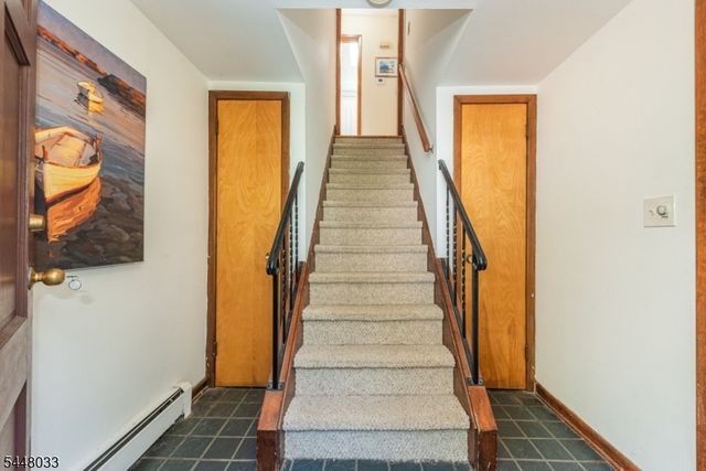 171 Skyline Lake Dr, Ringwood Boro, NJ 07456