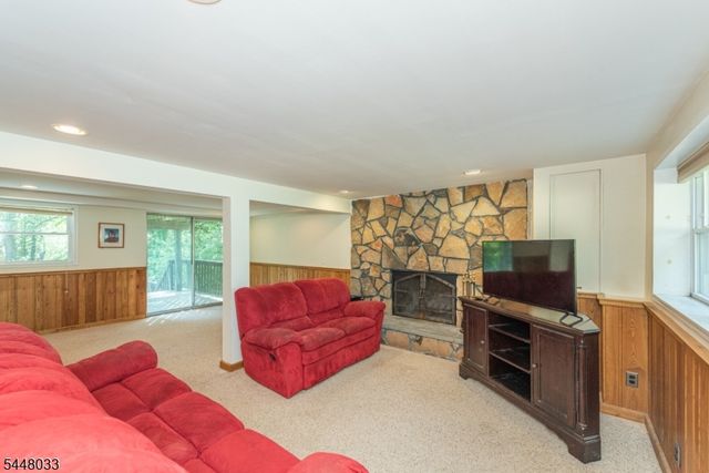 171 Skyline Lake Dr, Ringwood Boro, NJ 07456