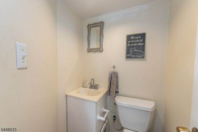 171 Skyline Lake Dr, Ringwood Boro, NJ 07456