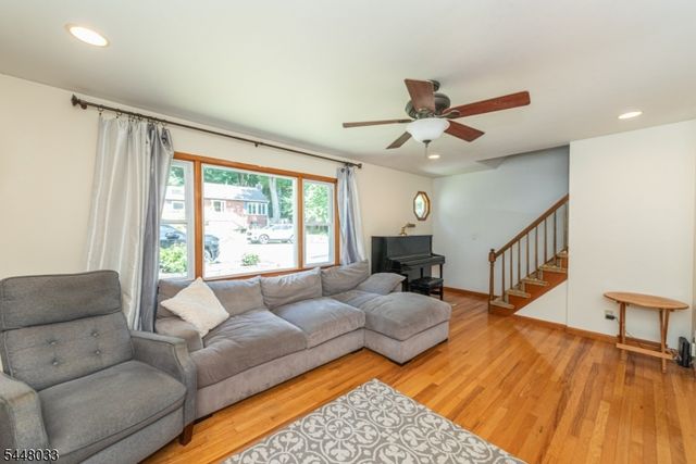 171 Skyline Lake Dr, Ringwood Boro, NJ 07456