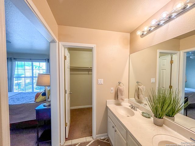 129 Chapel Hill Cir Unit 129, San Antonio, TX 78240