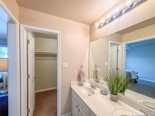 129 Chapel Hill Cir Unit 129, San Antonio, TX 78240