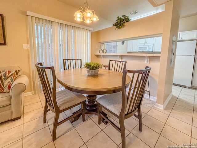 129 Chapel Hill Cir Unit 129, San Antonio, TX 78240