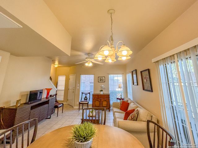 129 Chapel Hill Cir Unit 129, San Antonio, TX 78240