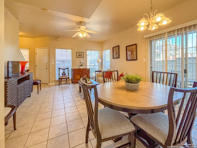 129 Chapel Hill Cir Unit 129, San Antonio, TX 78240