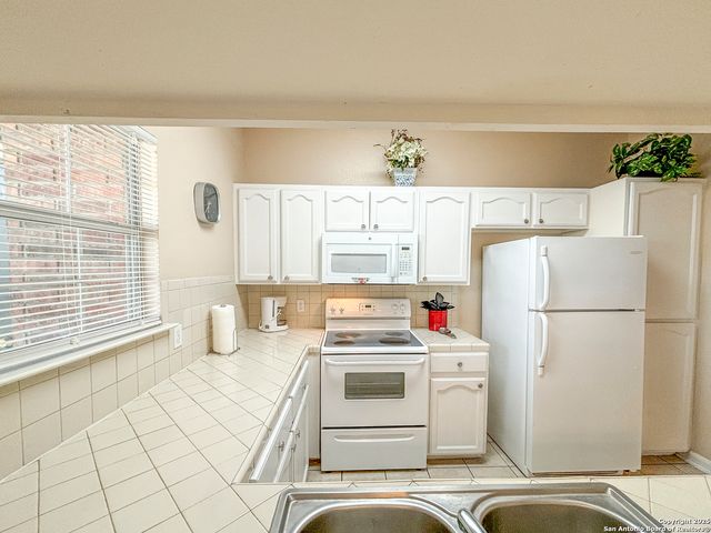 129 Chapel Hill Cir Unit 129, San Antonio, TX 78240