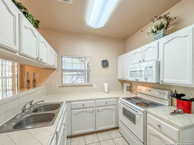 129 Chapel Hill Cir Unit 129, San Antonio, TX 78240