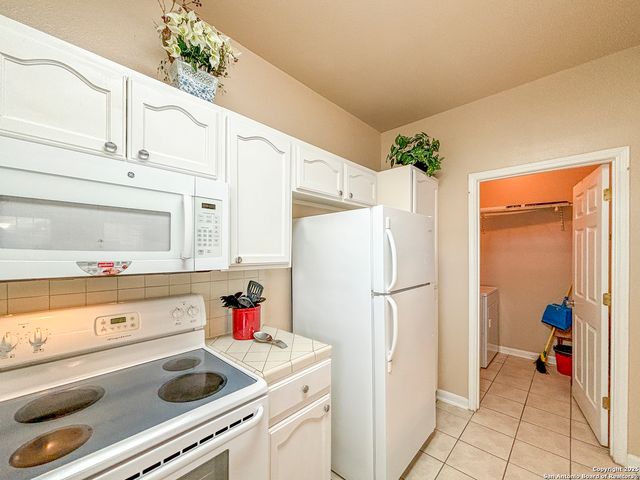 129 Chapel Hill Cir Unit 129, San Antonio, TX 78240